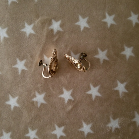 antique gold screwback earrings - Picture 1 of 4